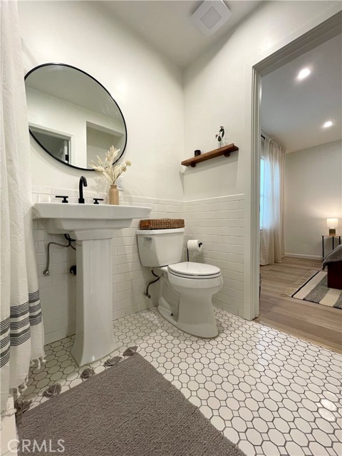 813 W Beach Avenue, Inglewood CA: https://media.crmls.org/medias/62e4e345-d934-45b9-9074-e75dd654eb69.jpg