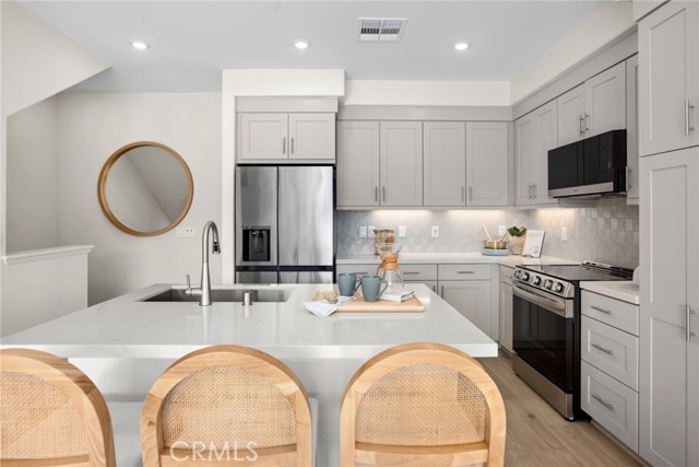 Detail Gallery Image 5 of 16 For 723 E. Route 66, Glendora,  CA 91740 - 3 Beds | 3/1 Baths