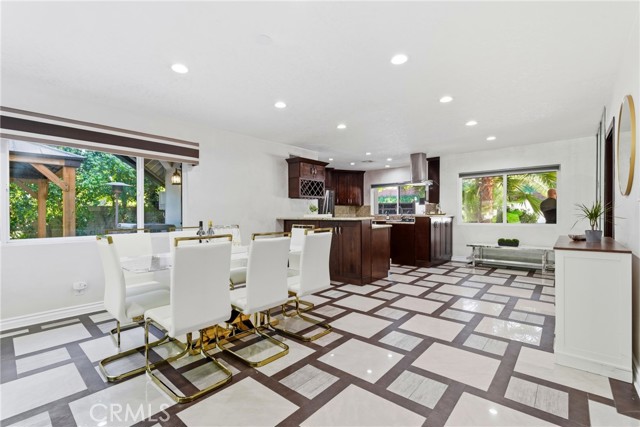 Detail Gallery Image 10 of 44 For 5836 Winnetka Ave, Woodland Hills,  CA 91367 - 4 Beds | 3 Baths