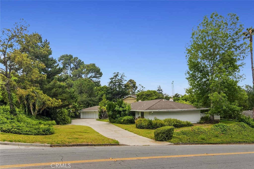 975 Valley Vista Drive
