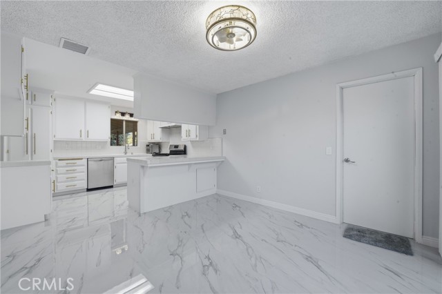 Detail Gallery Image 4 of 54 For 6255 Mitchell, Riverside,  CA 92505 - 4 Beds | 2 Baths