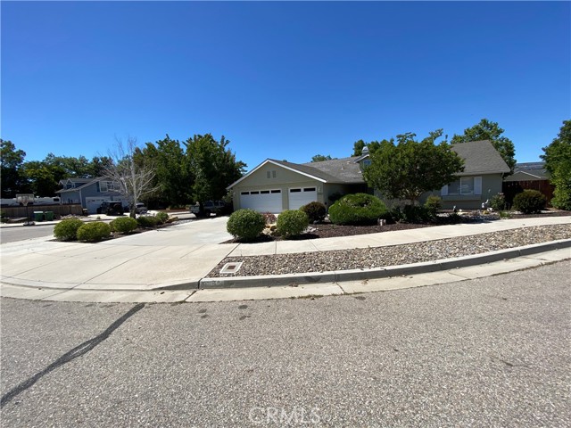 Detail Gallery Image 11 of 22 For 2002 Stella Ct, Paso Robles,  CA 93446 - 4 Beds | 3 Baths