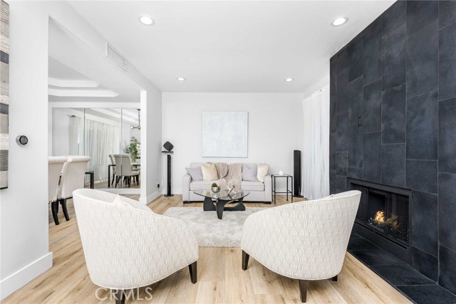 5923 Etiwanda Avenue, Tarzana CA: https://media.crmls.org/medias/62e7c3ce-2c04-4633-a7a1-d7075d360e88.jpg