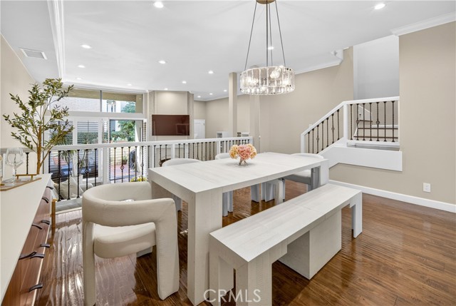 Detail Gallery Image 9 of 36 For 5240 Yarmouth, Encino,  CA 91316 - 3 Beds | 2/1 Baths