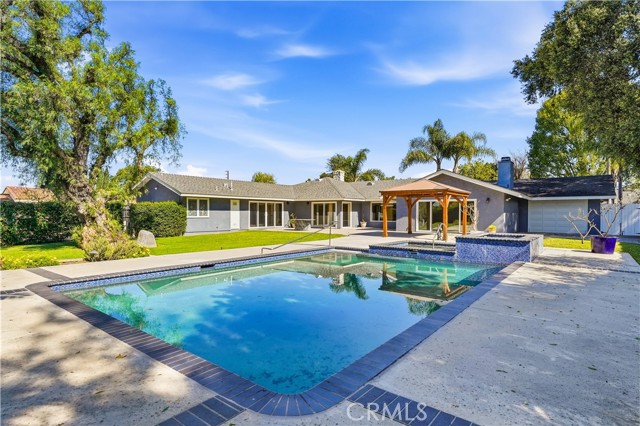 Detail Gallery Image 5 of 32 For 1062 El Camino, Santa Ana,  CA 92705 - 4 Beds | 2/1 Baths