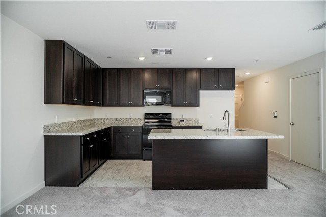 132 Ornelas Trail Lane, Merced CA: https://media.crmls.org/medias/62e8fa2e-62d1-47d3-9add-7b2ab7c07a77.jpg