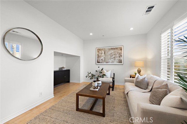 7988 Aldea Circle, Huntington Beach CA: https://media.crmls.org/medias/62ea89f1-edd6-410c-b13a-9c809a742f15.jpg