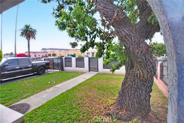 525 W 107th Street, Los Angeles CA: https://media.crmls.org/medias/62ea9a1d-dc24-409c-abb6-9b019983146e.jpg