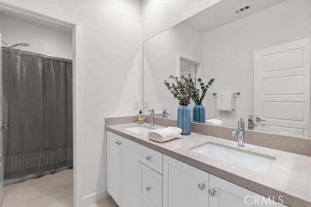 3930 E Crisanta Privado, Ontario CA: https://media.crmls.org/medias/62eb7a80-5f8c-4352-990d-8ec7a42dccca.jpg