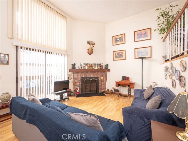 Detail Gallery Image 6 of 47 For 1925 E Huntington Dr #E,  Duarte,  CA 91010 - 3 Beds | 2/1 Baths