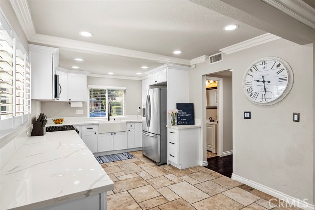 Detail Gallery Image 8 of 28 For 2095 Morley St, Simi Valley,  CA 93065 - 4 Beds | 2/1 Baths
