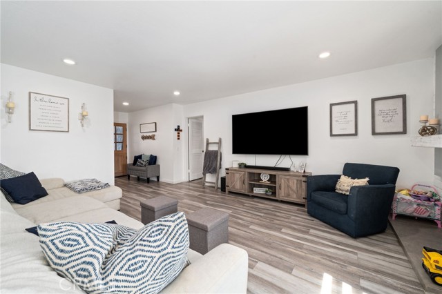 Detail Gallery Image 7 of 25 For 23971 Sprig St, Mission Viejo,  CA 92691 - 3 Beds | 2 Baths