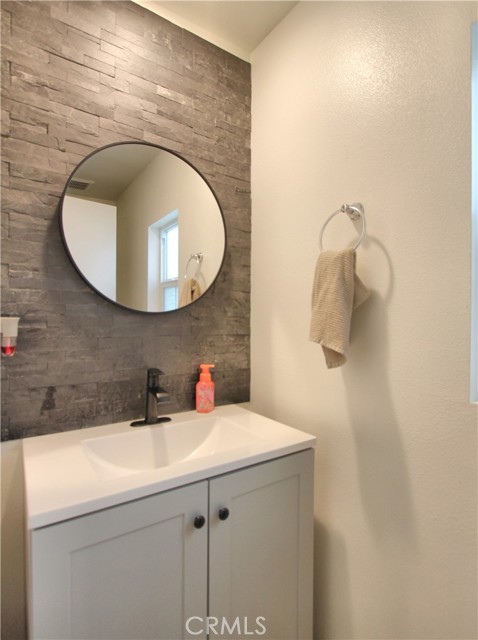 Detail Gallery Image 10 of 29 For 35119 Blossom Pl, Fallbrook,  CA 92028 - 3 Beds | 2/1 Baths