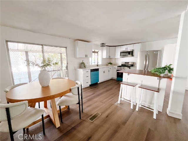 Detail Gallery Image 5 of 8 For 300 N Rampart St #127,  Orange,  CA 92868 - 4 Beds | 2 Baths