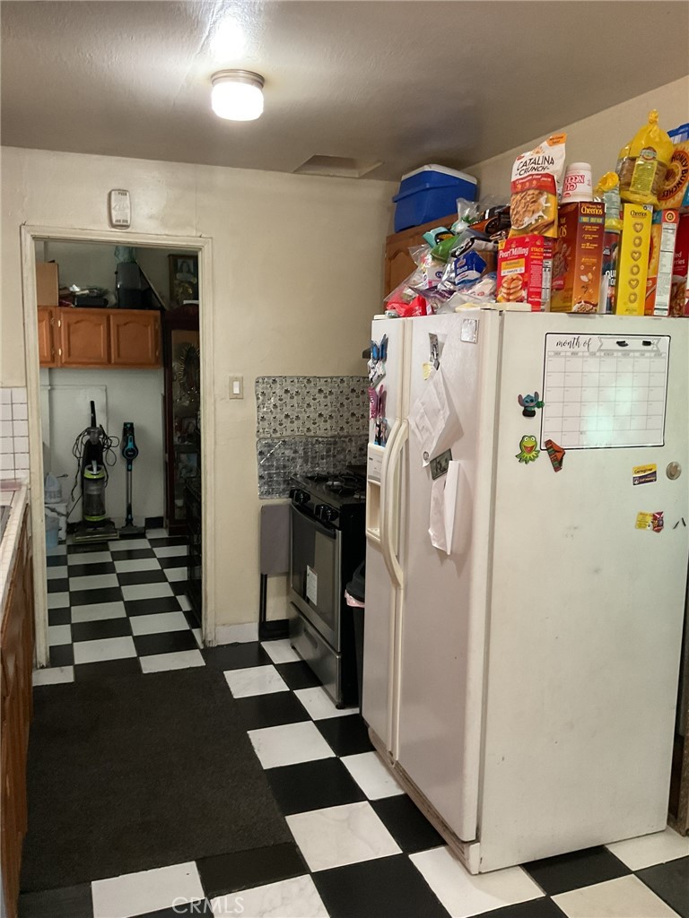 https://media.crmls.org/medias/62eeb424-0cd9-468c-889e-d2a70c503dbf.jpg?preset=X-Large