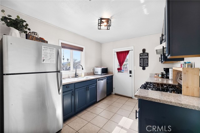 Detail Gallery Image 6 of 44 For 903 Webster, Redlands,  CA 92374 - 4 Beds | 2/1 Baths