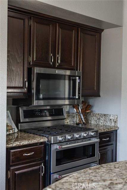 Detail Gallery Image 9 of 29 For 28724 Magnolia Way, Saugus,  CA 91390 - 3 Beds | 2/1 Baths