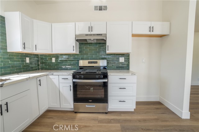 Detail Gallery Image 2 of 9 For 1570 E 26th, Merced,  CA 95340 - 3 Beds | 2 Baths