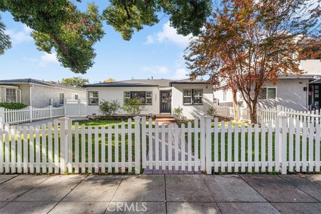 Detail Gallery Image 1 of 1 For 2231 N Parish Pl, Burbank,  CA 91504 - 3 Beds | 2 Baths