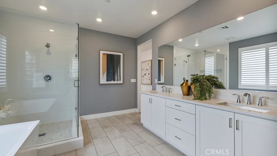 MLS #OC25222995 image #9