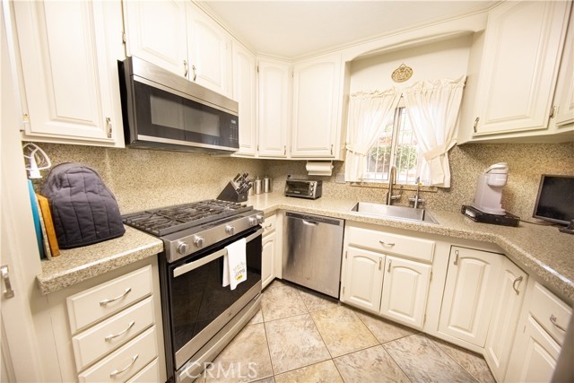 Detail Gallery Image 13 of 25 For 3380 Lucero Ave, La Verne,  CA 91750 - 4 Beds | 2 Baths