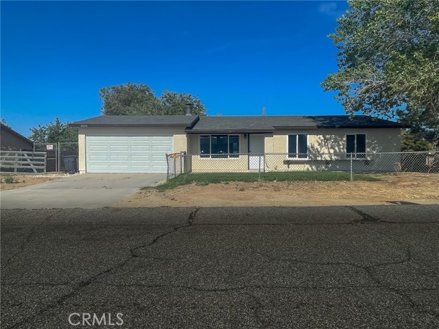 40294 Fieldspring Street, Palmdale CA: https://media.crmls.org/medias/62f246f0-ca57-4e91-988a-c550815c70c5.jpg