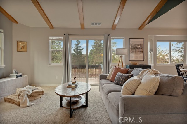 Detail Gallery Image 3 of 20 For 1419 Calgary, Lake Arrowhead,  CA 92352 - 3 Beds | 2/1 Baths
