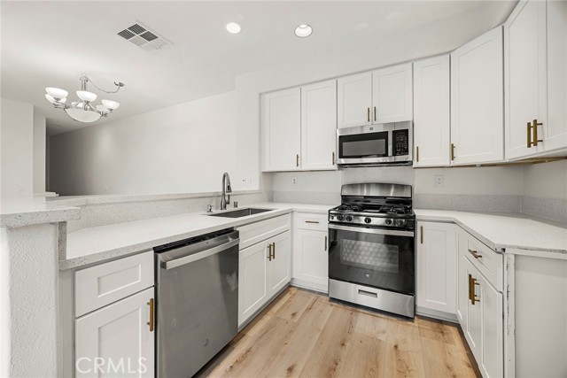 Detail Gallery Image 9 of 25 For 932 S Country Glen, Anaheim Hills,  CA 92808 - 2 Beds | 2 Baths