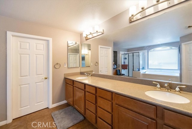 25933 Schafer Drive, Murrieta CA: https://media.crmls.org/medias/62f4146b-28d9-4030-af73-99d3ea304bda.jpg