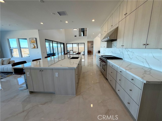 Detail Gallery Image 10 of 34 For 24217 N Corte Profundo, Valencia,  CA 91354 - 5 Beds | 5/1 Baths