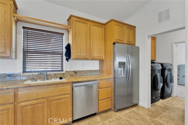 Detail Gallery Image 13 of 34 For 8720 Greasewood Ln, Victorville,  CA 92392 - 4 Beds | 2 Baths