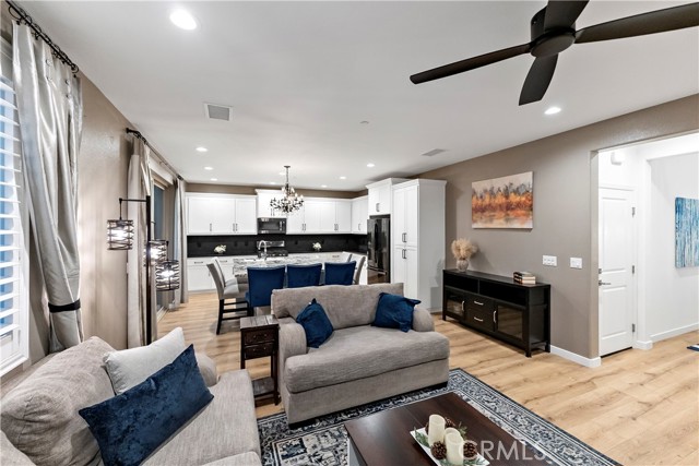 Detail Gallery Image 5 of 16 For 4301 San Miguel, Madera,  CA 93636 - 3 Beds | 2/1 Baths