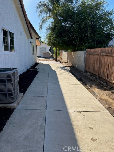8138 Camelot Road, Riverside CA: https://media.crmls.org/medias/62f693f1-ea9b-47df-82e1-24f9883b4477.jpg