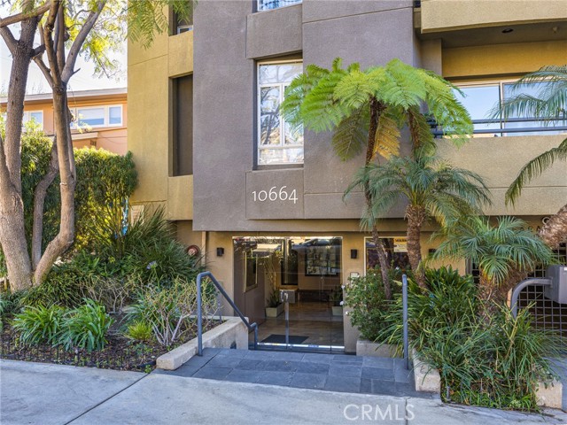 Detail Gallery Image 2 of 37 For 10664 Wilkins Ave #202,  Los Angeles,  CA 90024 - 2 Beds | 2/1 Baths