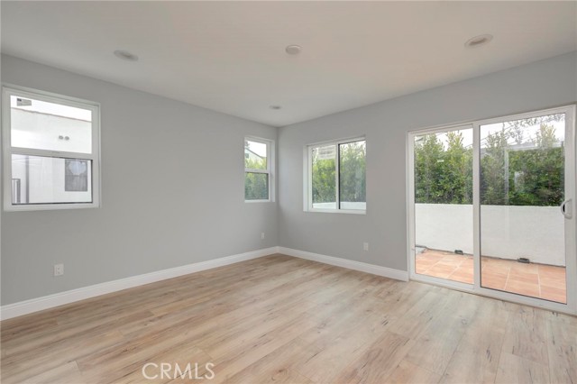 Detail Gallery Image 15 of 36 For 1243 1/2 Meadowbrook Ave #BACK,  Los Angeles,  CA 90019 - 2 Beds | 2/1 Baths