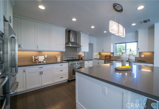 Detail Gallery Image 5 of 33 For 753 Claymont Dr, Los Angeles,  CA 90049 - 3 Beds | 3 Baths