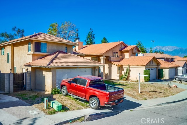 11484 Lime Orchard Lane, Fontana CA: https://media.crmls.org/medias/62f859ee-a436-47ad-9eb3-cb57d8d1c774.jpg