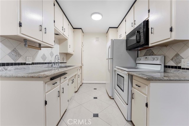 Detail Gallery Image 14 of 24 For 120 Alamitos Ave #17,  Long Beach,  CA 90802 - 1 Beds | 1 Baths
