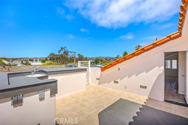 Detail Gallery Image 41 of 52 For 318 Jasmine Ave #B,  Corona Del Mar,  CA 92625 - 3 Beds | 3/1 Baths