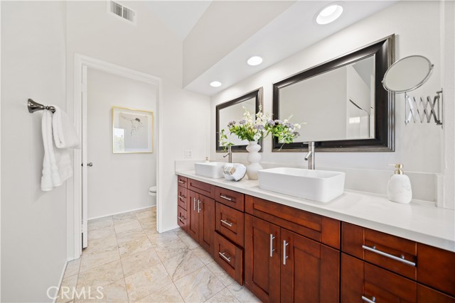 32 Belcanto, Irvine CA: https://media.crmls.org/medias/62fafa17-8173-422a-badb-ea920fb1cd5d.jpg