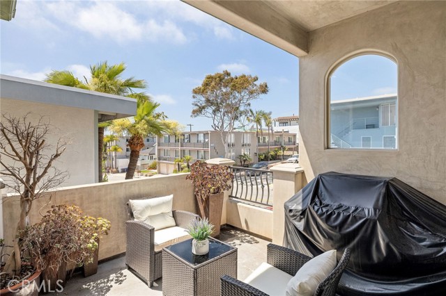 604 Manhattan Beach Boulevard, Manhattan Beach CA: https://media.crmls.org/medias/62fb3946-15dc-4ccc-b3b5-7574d5990d0b.jpg