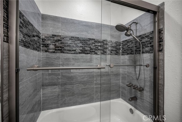 16866 Kingsbury photo 27
