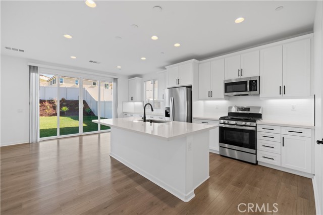 Detail Gallery Image 5 of 44 For 23798 Solaris Ct, Corona,  CA 92883 - 4 Beds | 3 Baths