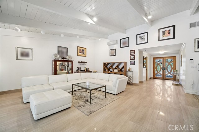 16857 Colven Road, Granada Hills CA: https://media.crmls.org/medias/62fdfb8c-df52-4f00-98b2-0e2e6c5e407f.jpg