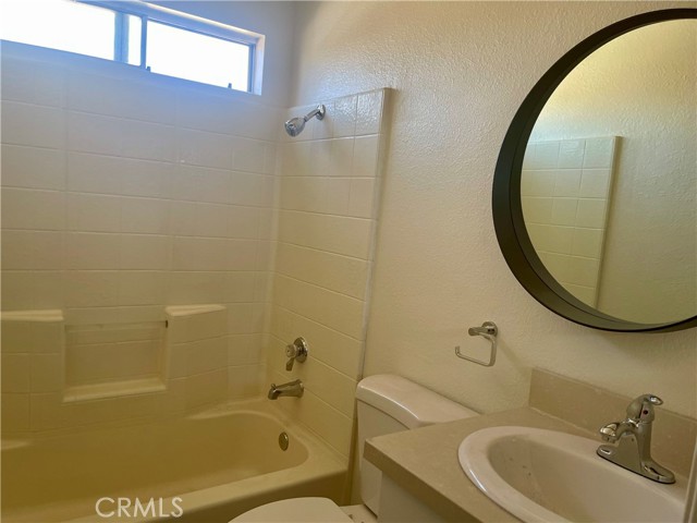 Detail Gallery Image 13 of 28 For 10850 Almond St, Adelanto,  CA 92301 - 3 Beds | 2/1 Baths