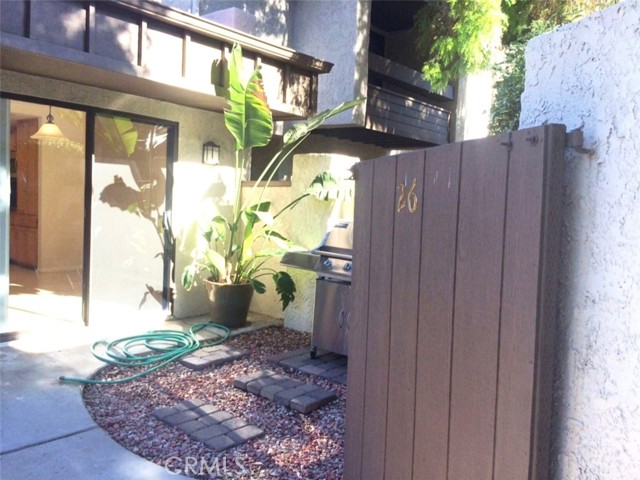 Detail Gallery Image 9 of 22 For 5800 Owensmouth Ave #26,  Woodland Hills,  CA 91367 - 3 Beds | 2 Baths