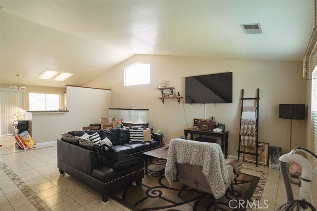 Detail Gallery Image 5 of 35 For 310 Buena Vista Ct, Merced,  CA 95348 - 4 Beds | 2/1 Baths