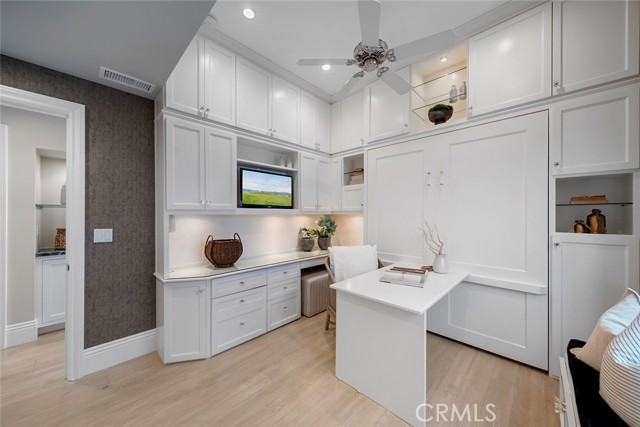 515 Narcissus Avenue, Corona del Mar CA: https://media.crmls.org/medias/62fedefd-8bee-46cf-87d9-9024d32666df.jpg