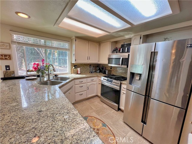 Detail Gallery Image 19 of 44 For 8323 Peach Ave, Hesperia,  CA 92345 - 4 Beds | 2/1 Baths