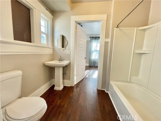 Detail Gallery Image 13 of 17 For 220 Palm, Pomona,  CA 91767 - 3 Beds | 2 Baths